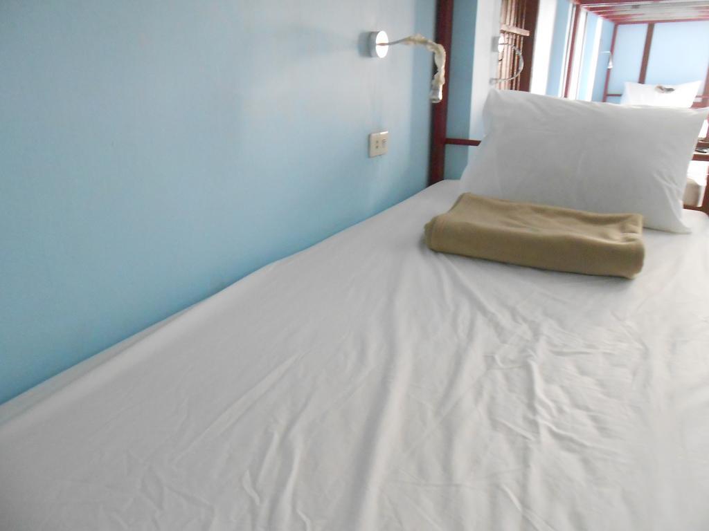 Lucky Backpacker Hostel Viêng Chăn Phòng bức ảnh