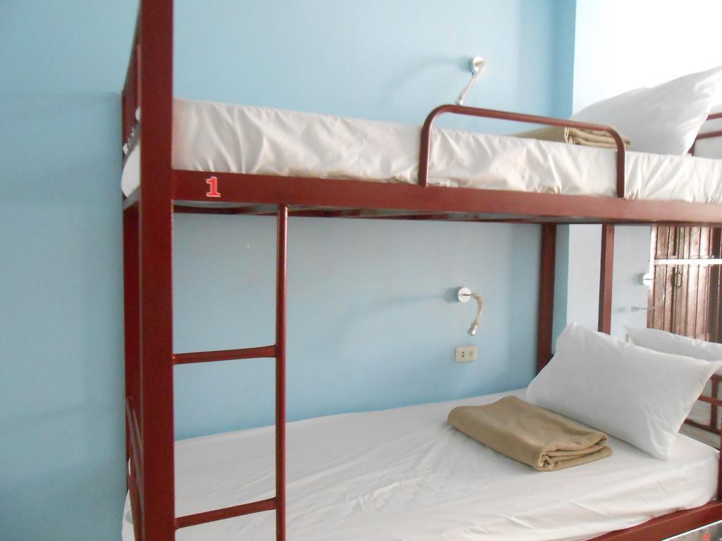 Lucky Backpacker Hostel Viêng Chăn Phòng bức ảnh
