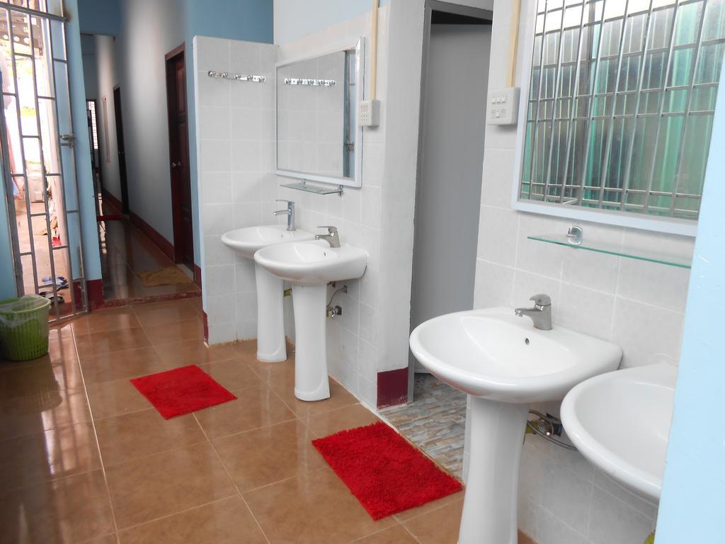 Lucky Backpacker Hostel Viêng Chăn Phòng bức ảnh